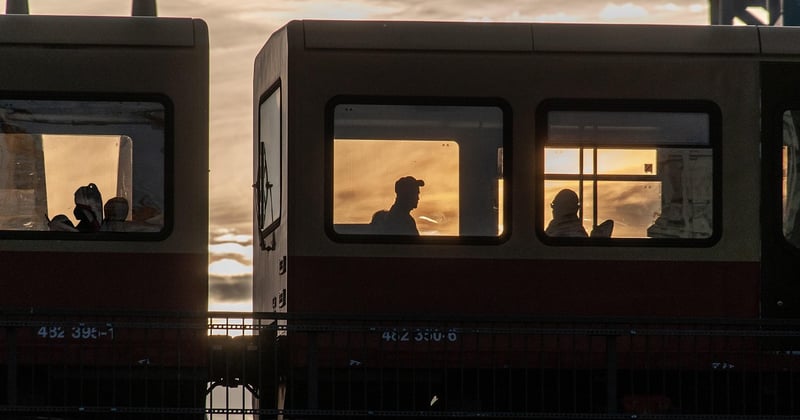 Dormir dans un train rénové : l'hébergement insolite qui fait rêver